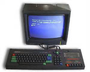 Picture of a CPC microcomputer connected to a monitor.